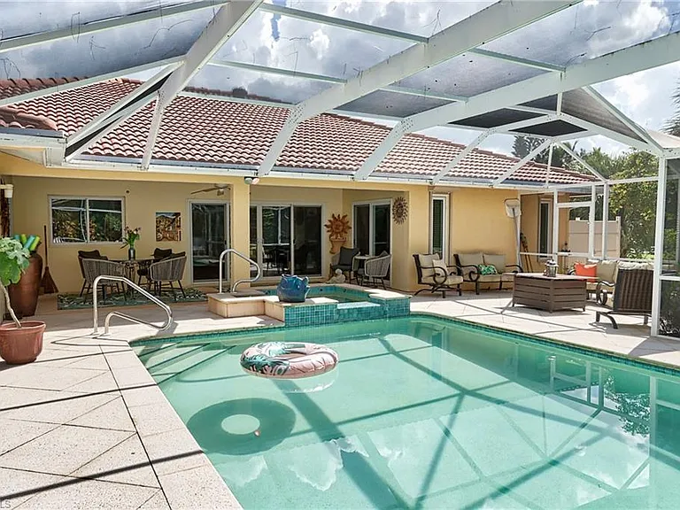 27165 Edenbridge Ct — Photo 16