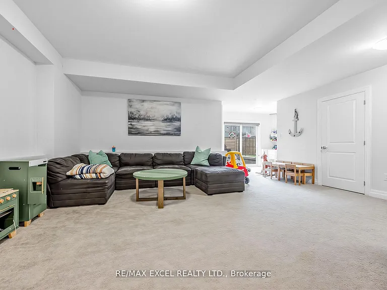 1454 Stovell Cres — Photo 30