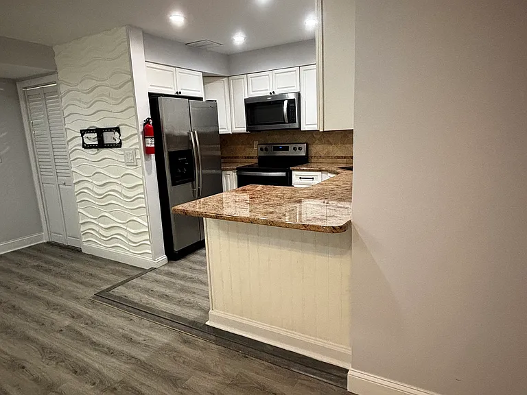 6409 Liberty Ave #I3 — Photo 15