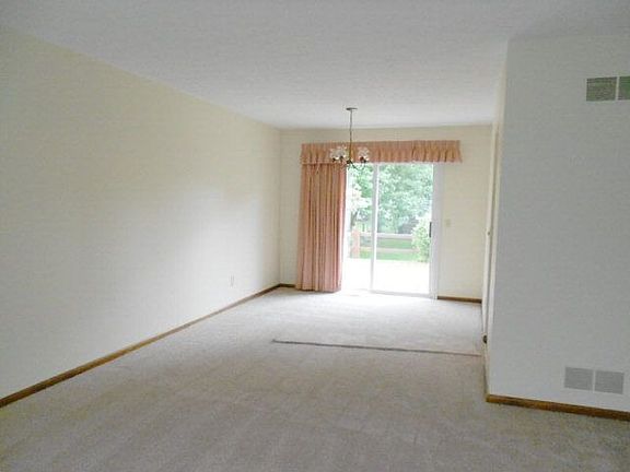 4th image of 849 W 10th St