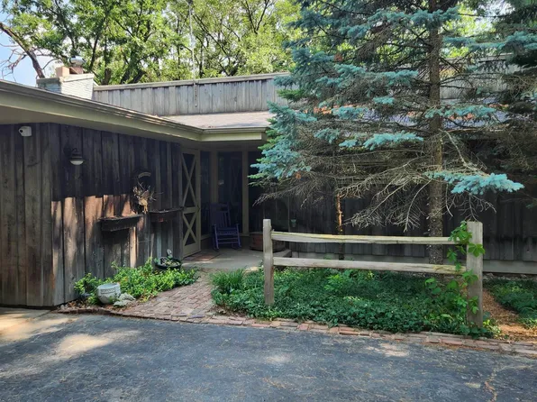 1017 Eastwood Dr, Oskaloosa, IA 52577