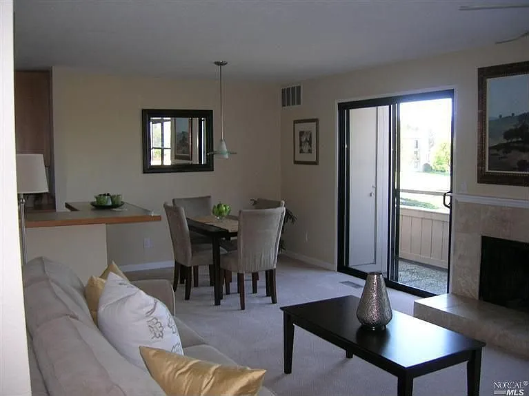 1 Corinthian Ct photo 1