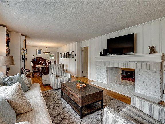 4th image of 4415 Bonny Oaks Dr