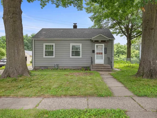 2633 Esplanade Ave, Davenport, IA 52803