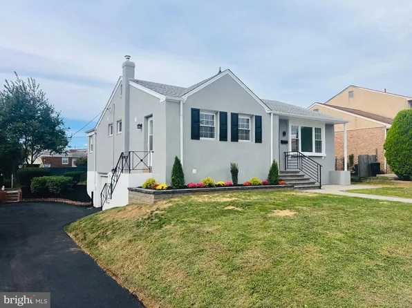 7818 Farnsworth St, Philadelphia, PA 19152