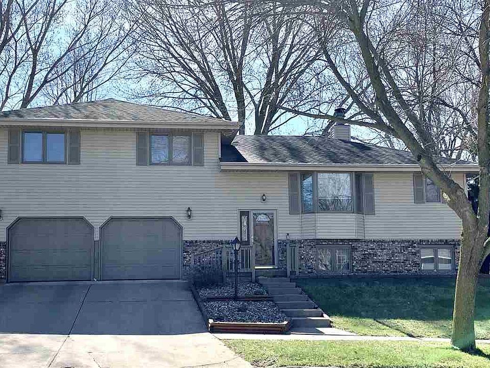 1st image of 3036 Glen Oaks Blvd