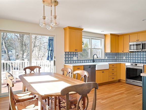 5th image of 64 Longfellow Rd