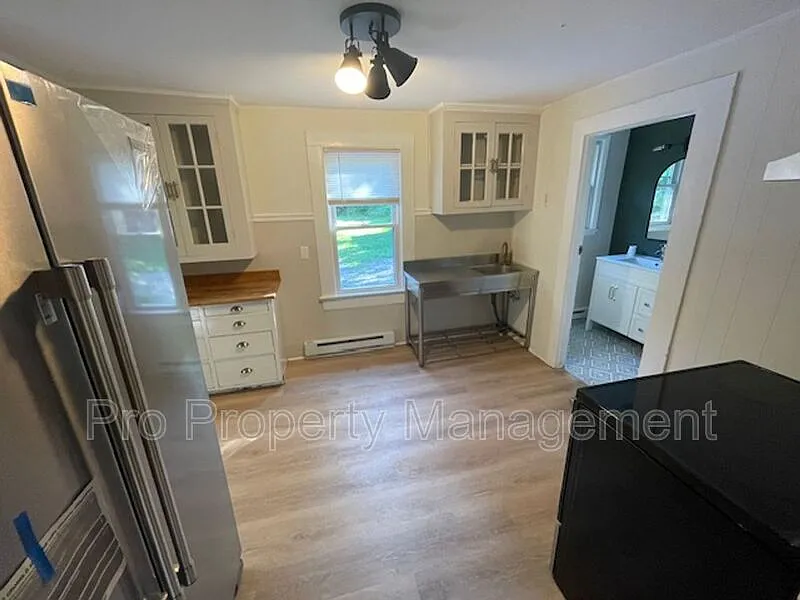 2 bed, 1.0 bath, $1,895 — Photo 4