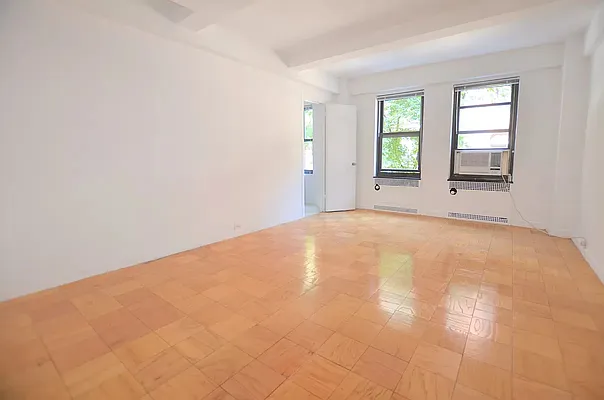 Rented by Manhattan Realty Group | media 7