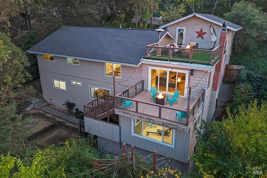 12 Haven Drive - 4bd/3ba, 3,104 sqft - in Petaluma, CA