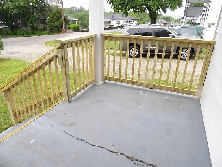 109 Allnutt Dr — Photo 4