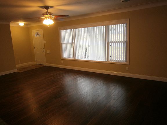 3rd image of 984 N Jefferson St