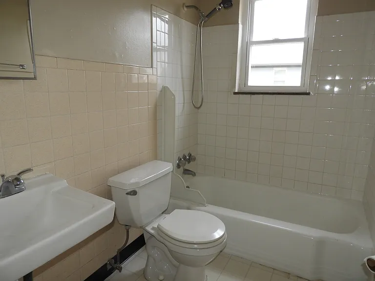 6006 Dickson Rd #4 — Photo 10