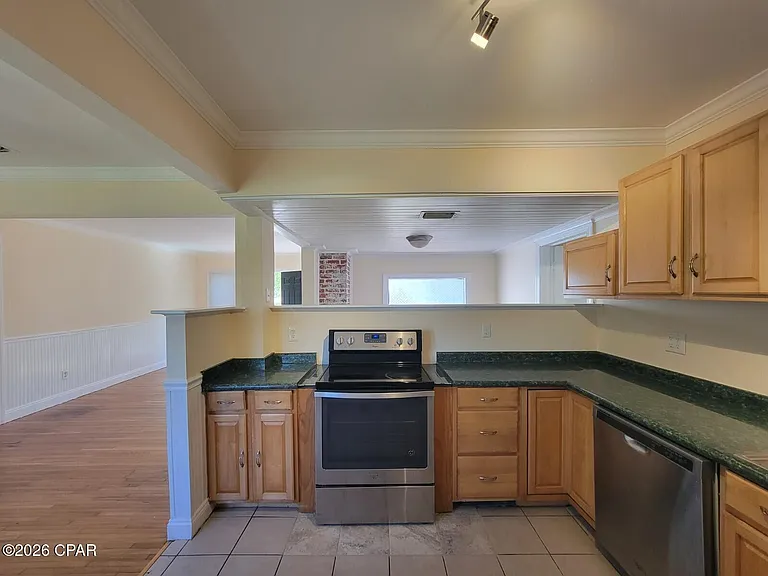 131 Allen Ave — Photo 6