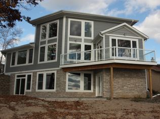 S68W18123 Island Dr, Muskego, WI 53150