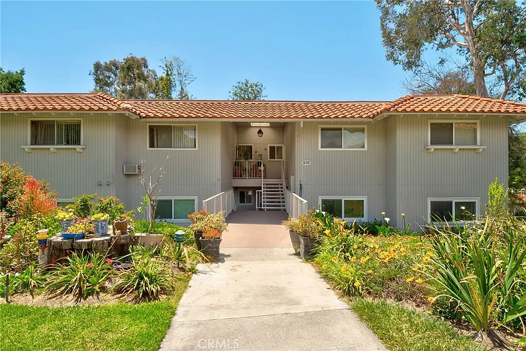 2 bed, 1057 sqft, $2,900 — Photo 3