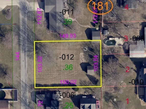 S 9th St, Girard, IL 62640