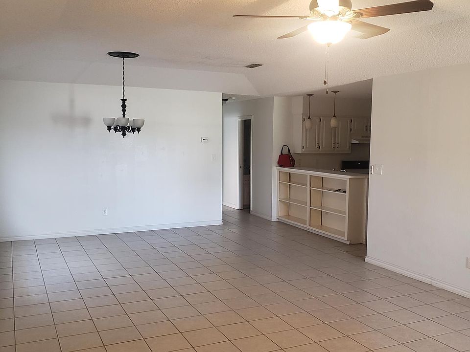 1st image of 1000 Camelot Dr