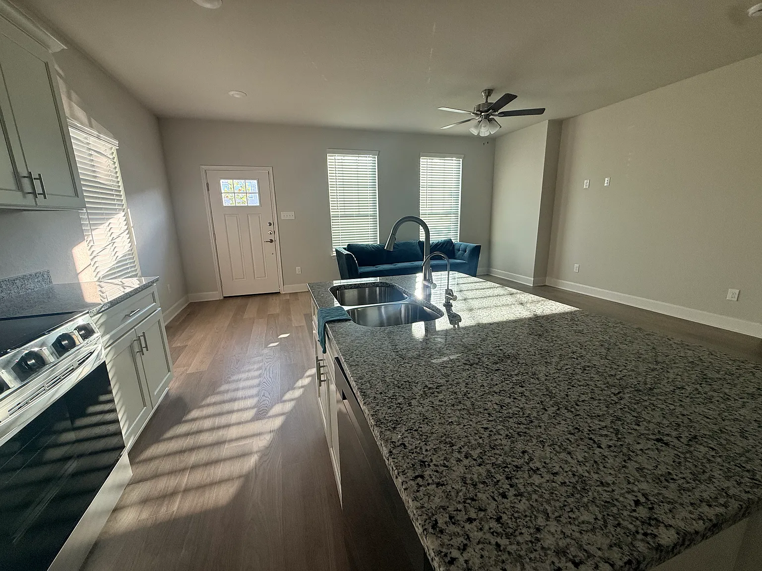 3 bed, 2526 sqft, $1,800 — Photo 3
