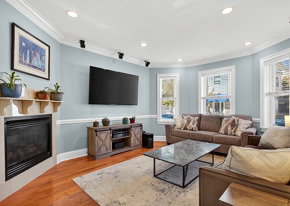 1st image of 703 E 5th St #1