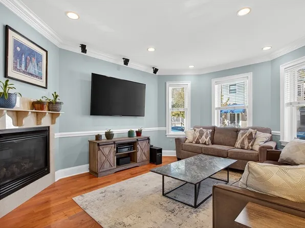 703 E 5th St #1, South Boston, MA 02127