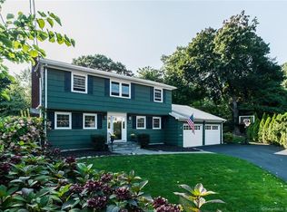 204 Quaker Ln, Fairfield, CT 06824