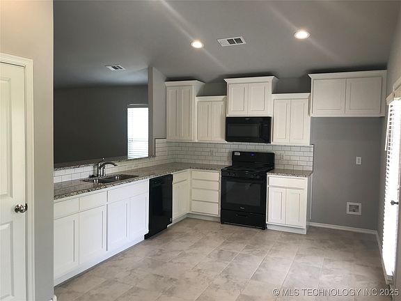 3rd image of 9058 S 253rd East Ave