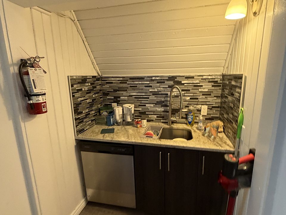 1st image of 119 Daly Ave #12