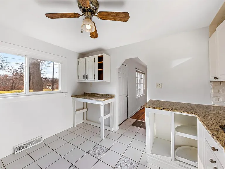 4222 Park Ave — Photo 3