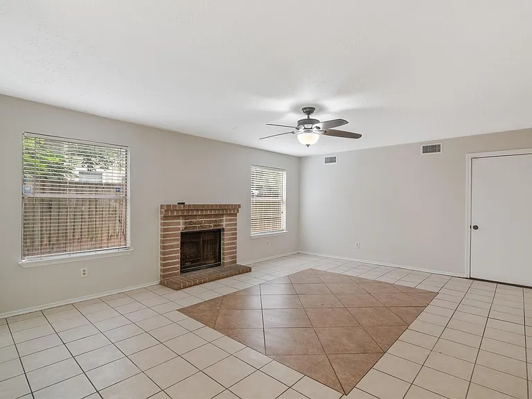 4807 Shadowdale Dr — Photo 8