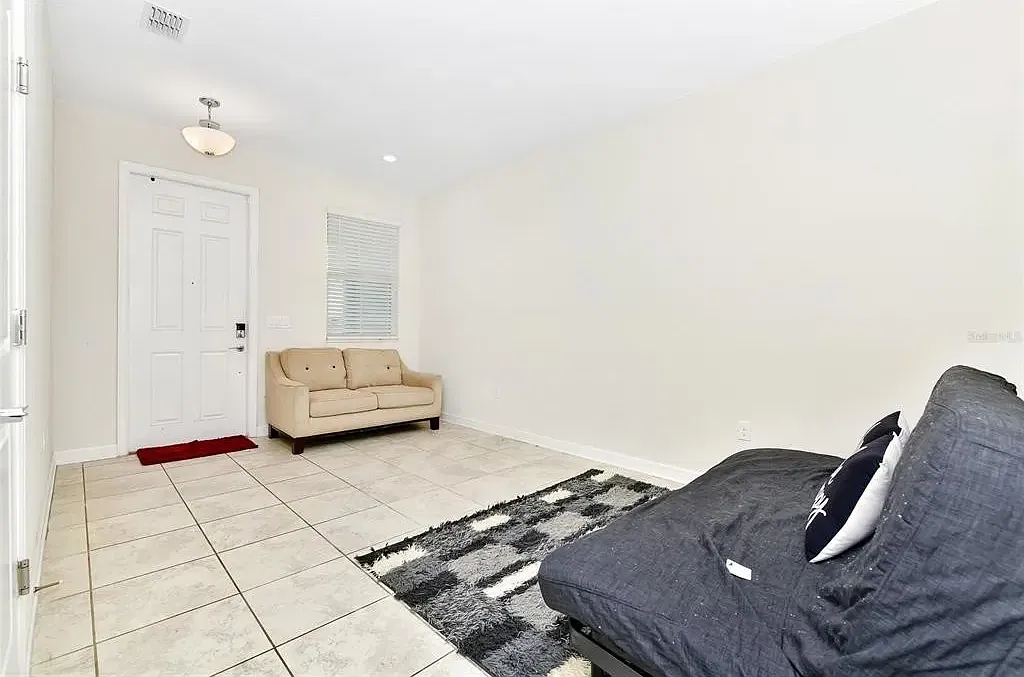 3 bed, 2.5 bath, 1897 sqft, $2,250 — Photo 3