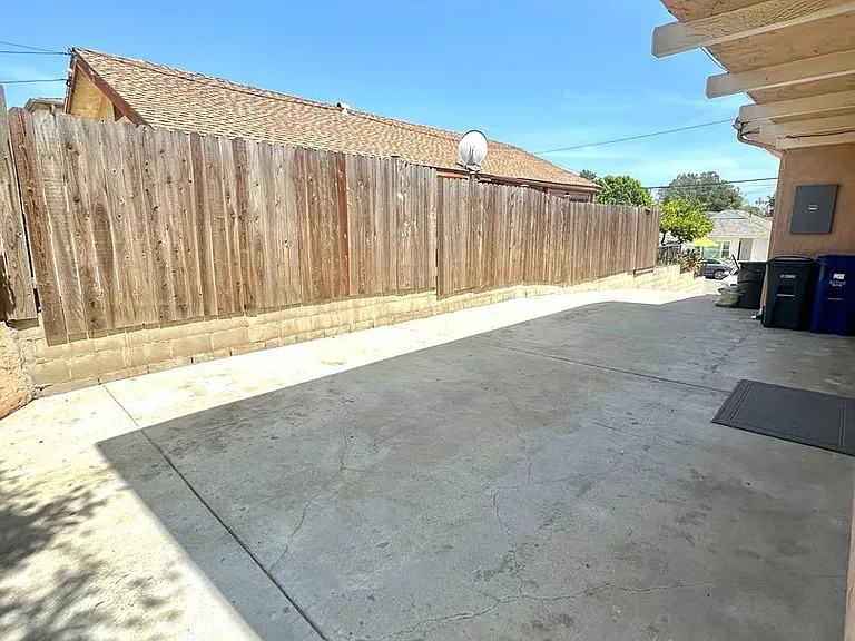 1009 E Haley St — Photo 8