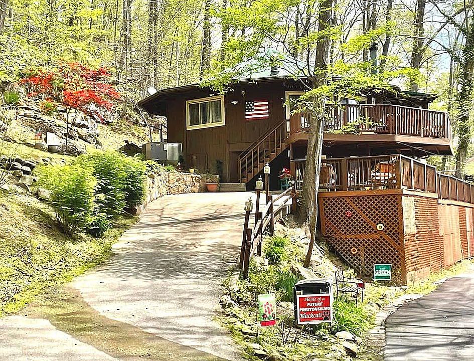 1st image of 643 Lakeview Vlg
