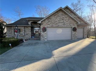 7575 Highbury Pointe St, Canfield, OH 44406