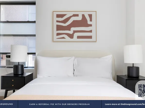 915 West End Avenue image 10 of 30