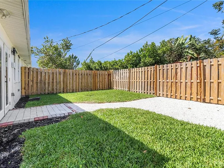 4525 Fluvia Ave — Photo 22