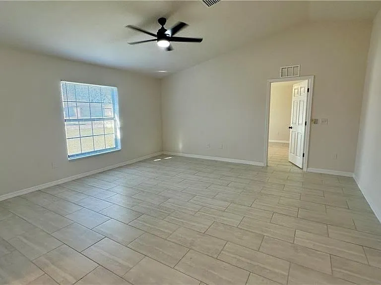1105 NE 6th Place Cpe — Photo 5