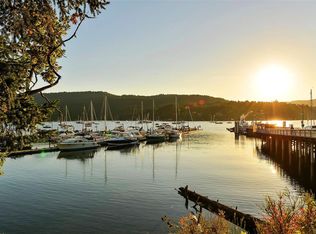 7037 Wallace Dr, Central Saanich, BC V8M 1E9