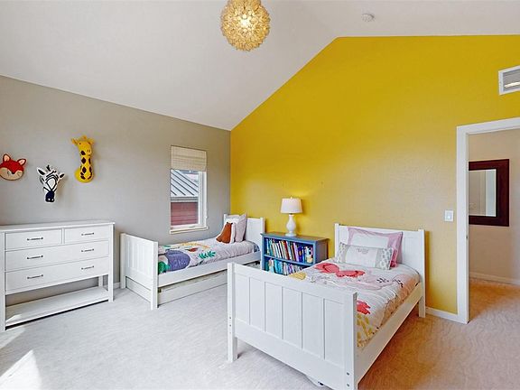 3rd image of 1854 Blue Star Ln