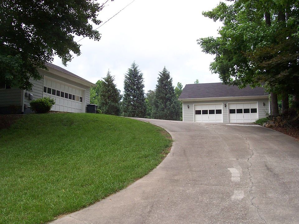 2nd image of 4015 Hidden Oak Ln