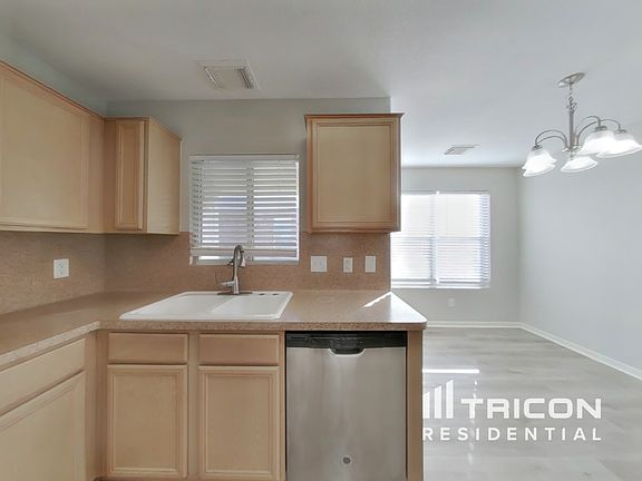 4th image of 18515 Knob Hill Lake Ln