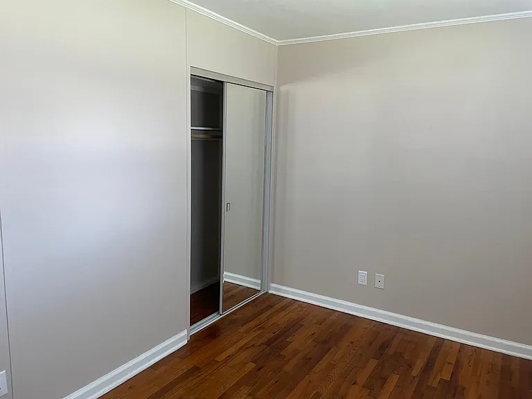 2305 Bernard St — Photo 8