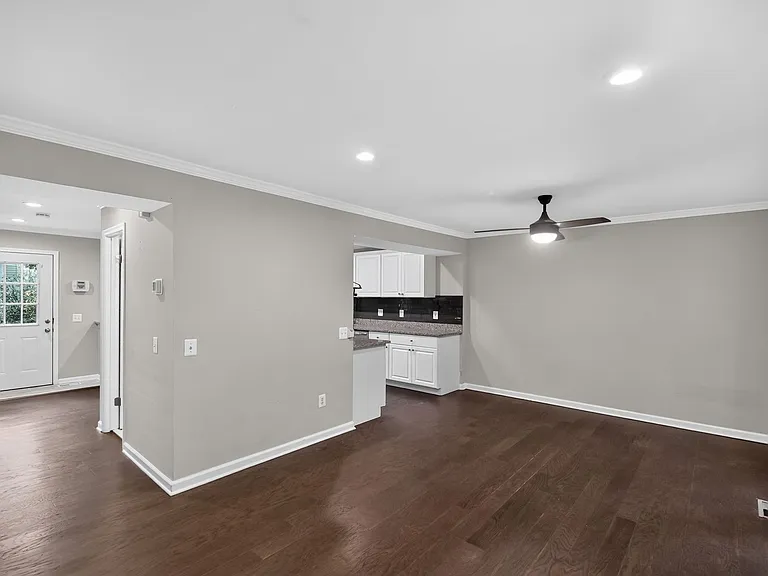 6176 Martins Landing Ct — Photo 10
