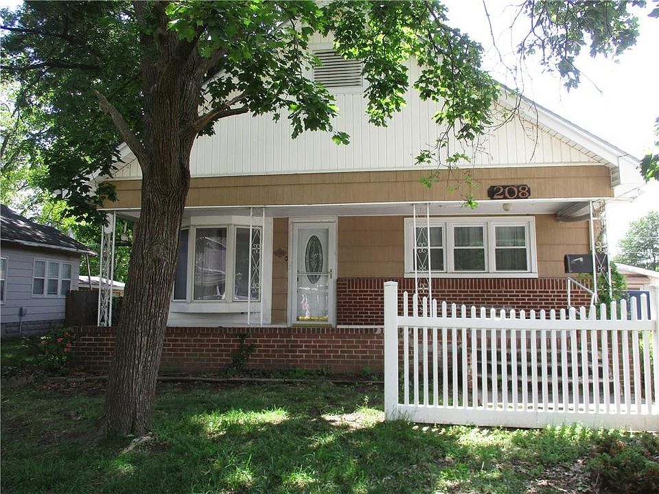 1st image of 208 E 21st St