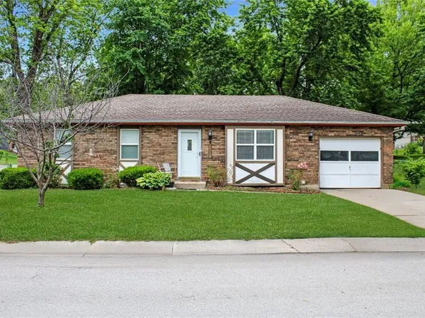 2516 Heather Ln, Lexington, MO 64067
