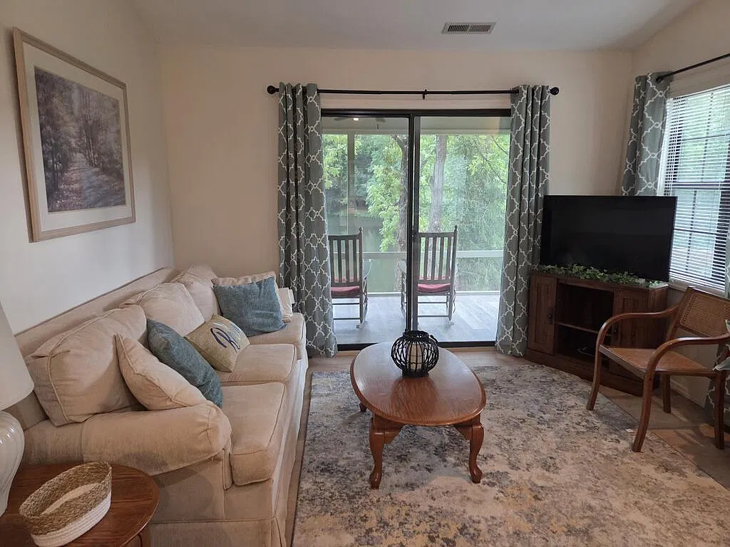 1 bed, 1.0 bath, $1,500 — Photo 2