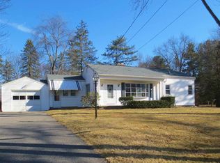 922 Mohegan Rd, Niskayuna, NY 12309