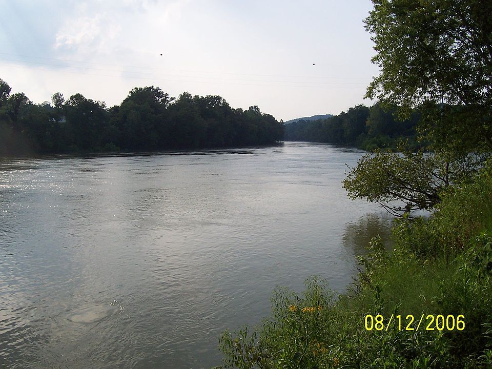 2nd image of 105 Riverside Dr