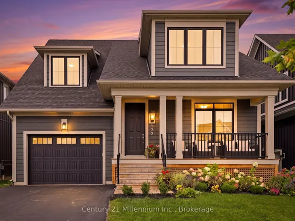 132 Sycamore St, The Blue Mountains, ON L9Y 4E2