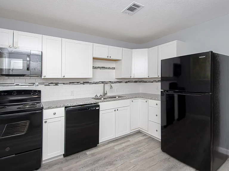 35 Hiland Pl #B — Photo 15